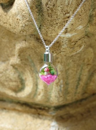 Susan G Komen Necklace terrarium necklace, by Hieropice